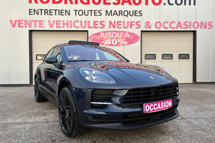 PORSCHE MACAN