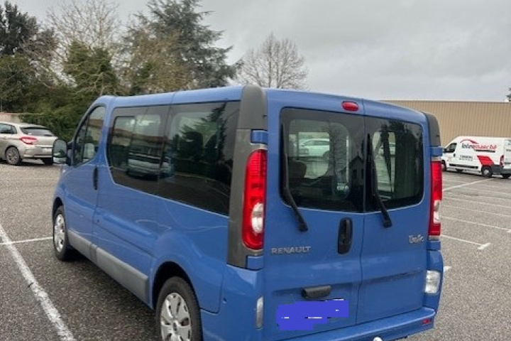 RENAULT TRAFIC PASSENGER